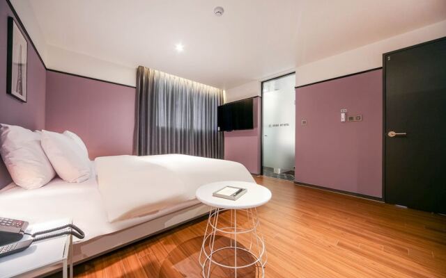Pohang Brown Dot Hotel
