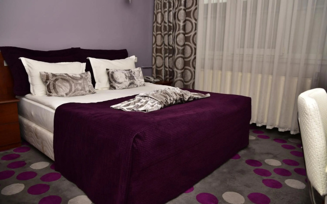Hande Hotel