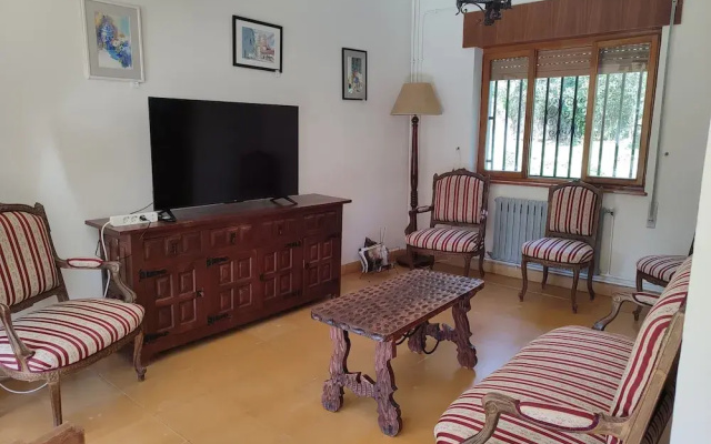 Charming 6-bed Chalet in Llanes