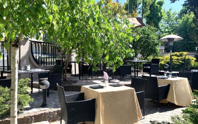 Eney Hotel