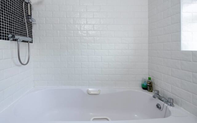 Sleek & Stylish 2BD Home w/ Office/studio
