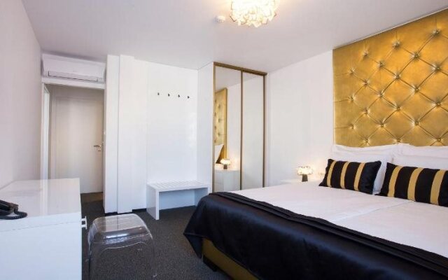 B Gold Luxury Rooms