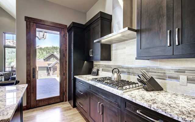 Slope View  3 Bedroom Townhouse by RedAwning