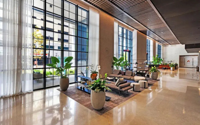 Luxury 49FL Condo with City Views