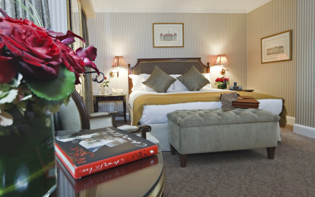 Hotel Plaza Athenee