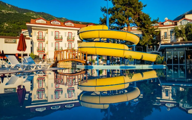 Sunshine Holiday Resort
