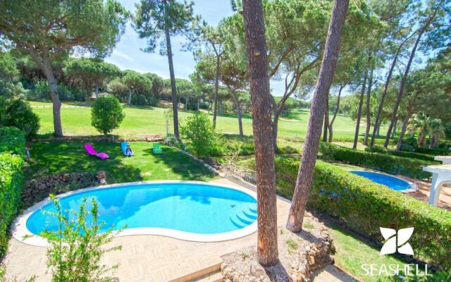 Perfect Retreat Overlooking Pinhal Golf Course, Private Pool, Off-street Parking