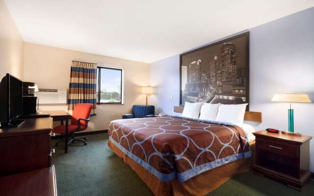 Super 8 by Wyndham Charlotte University