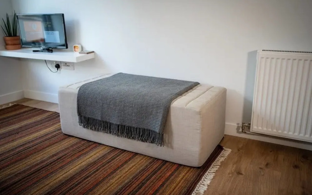 Studio flat with free Parking