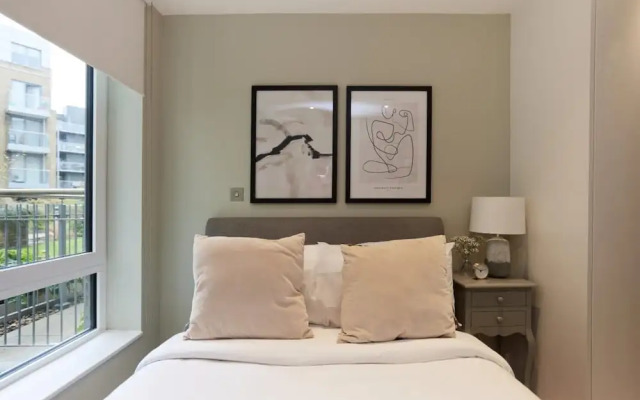 The Limehouse Cut Place - Spacious 2bdr Flat With Balcony