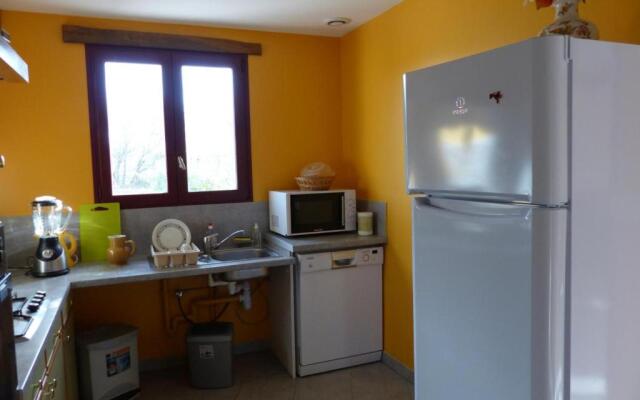 Gîte Dompierre-sur-Besbre, 4 pièces, 6 personnes - FR-1-489-51
