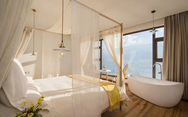Verdant Whisper Stone Hill Seaview Inn – Guest Rooms – Dali