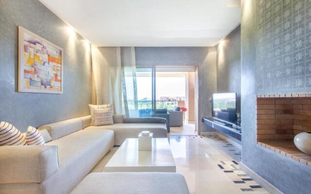 Lumineux et Vue dégagée sur Piscine à Prestigia