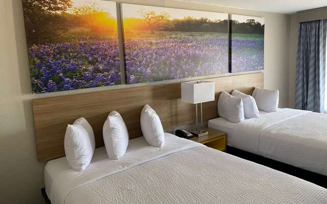 Days Inn by Wyndham Waco University Area