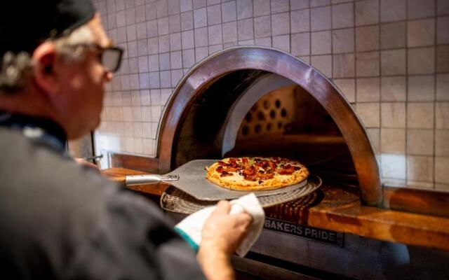 Holiday Inn Hotel & Suites Ottawa Kanata by IHG