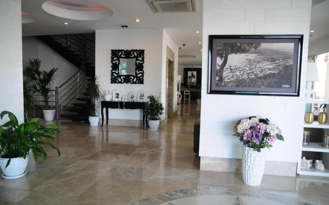 Alesta Yacht Hotel