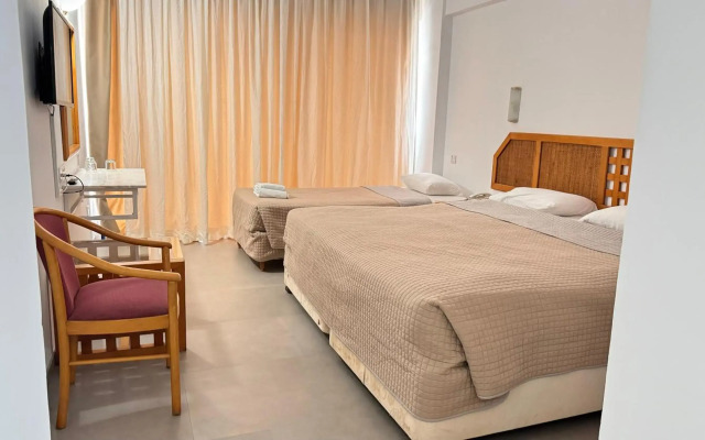Navarria Hotel