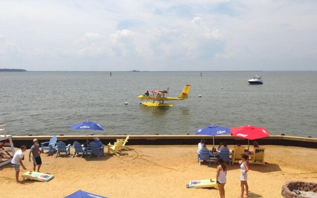 Lowes Wharf Marina Inn