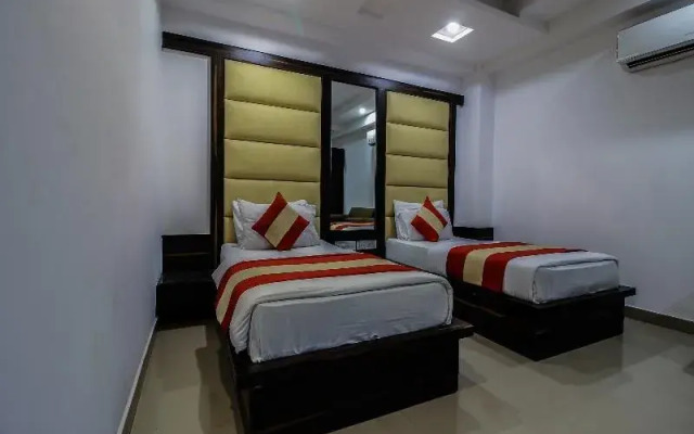 OYO Rooms Arakashan Road 3