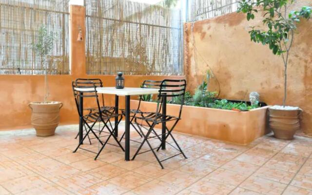 Courtyard Apt - Central Athens