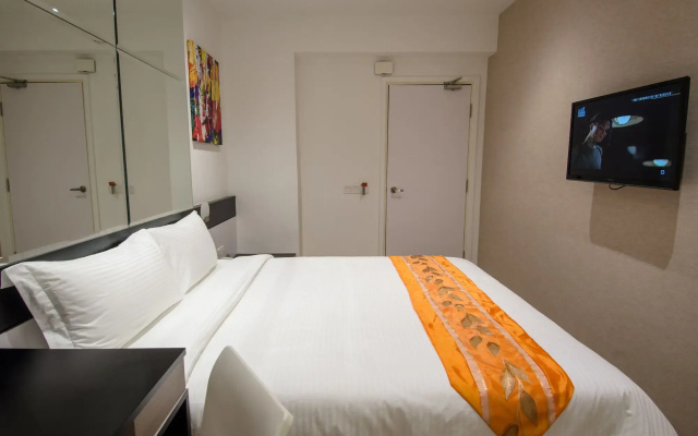12FLY Hotel