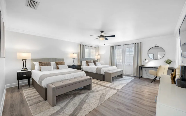 Exquisite Bayview Villa With Pool and Games!