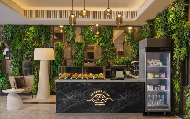 Four Points by Sheraton Surabaya, Tunjungan Plaza