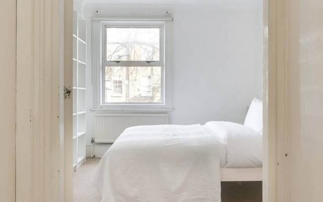 Sunny & Stylish 2bed Duplex in Maida Vale