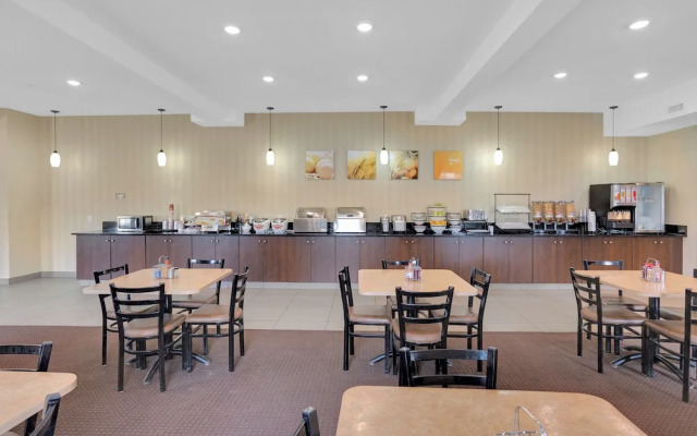 Duvernay Inn & Suites