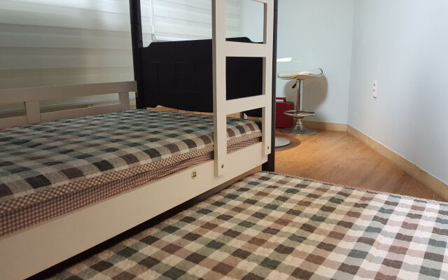 Dongbaekseom Guest House