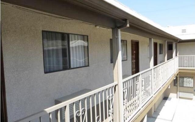 Golden West Manor Motel