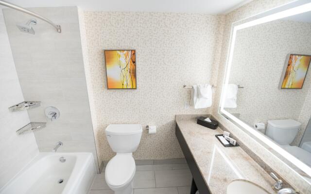 Crowne Plaza Edison by IHG