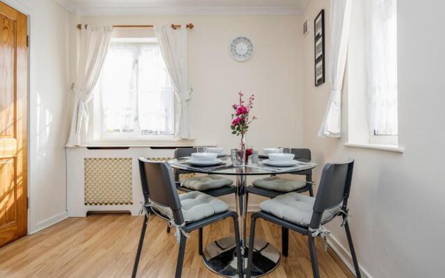 MPL Apartments - Woodside House by Harry Potter Studios