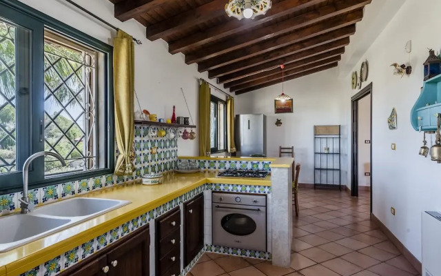 Charming Sea View Villa close to beach