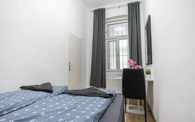 Spacious 5BR Apt Close to Augarten
