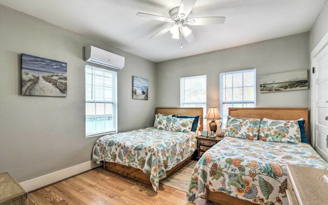 Steps to Beach: Nautical Galveston Home Near Pier!