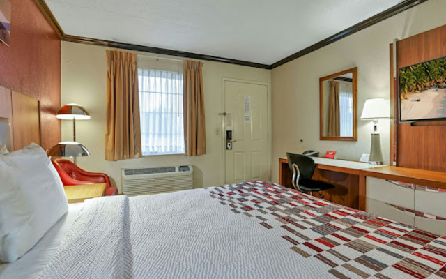 Red Roof Inn Uhrichsville