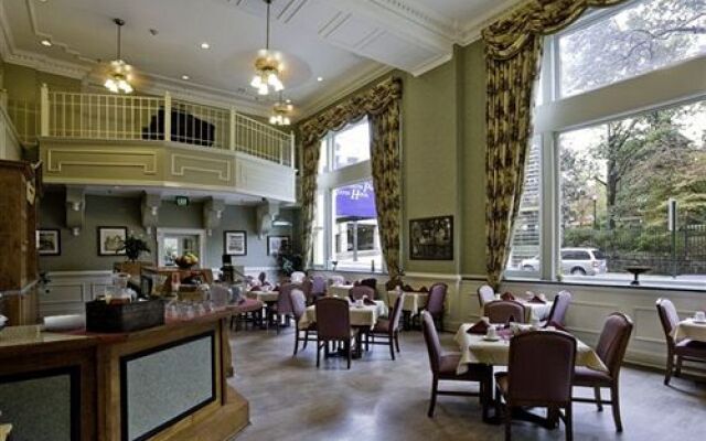 Commonwealth Park Suites Hotel