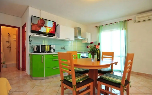 Ljilja - 10m From the sea With Parking - A2