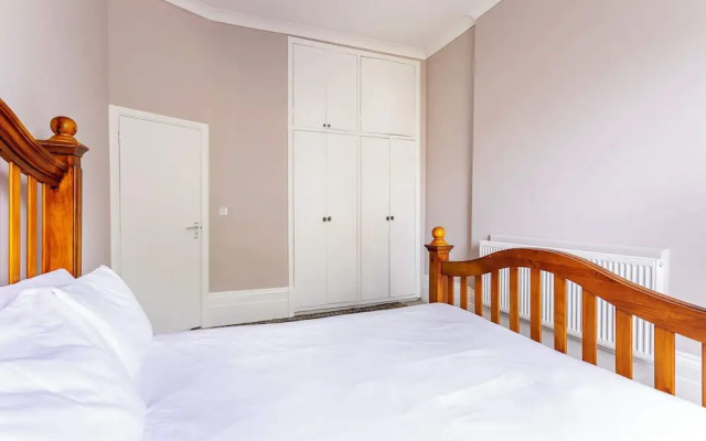 Cosy North Kensington Flat