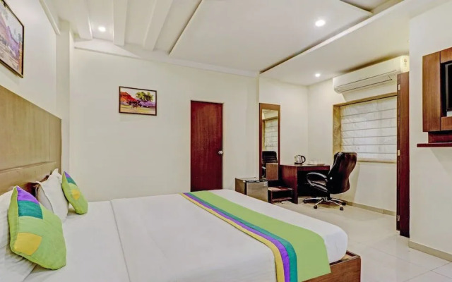 Treebo Trend Loharkar's Family Hotel