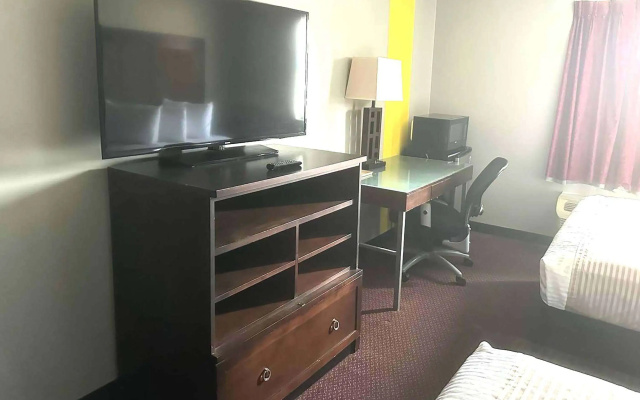 Super 8 by Wyndham Fort Scott