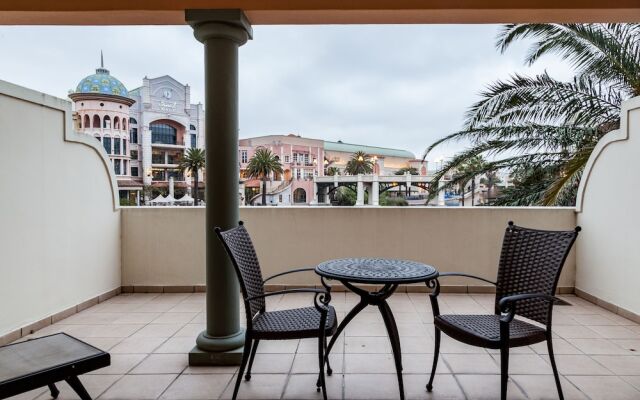 Island Club Hotel & Apartments