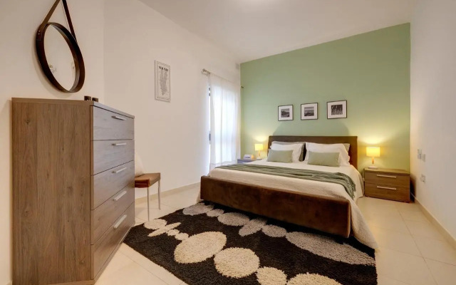 Seaside Bliss - 3BR Holiday Apartment Sliema