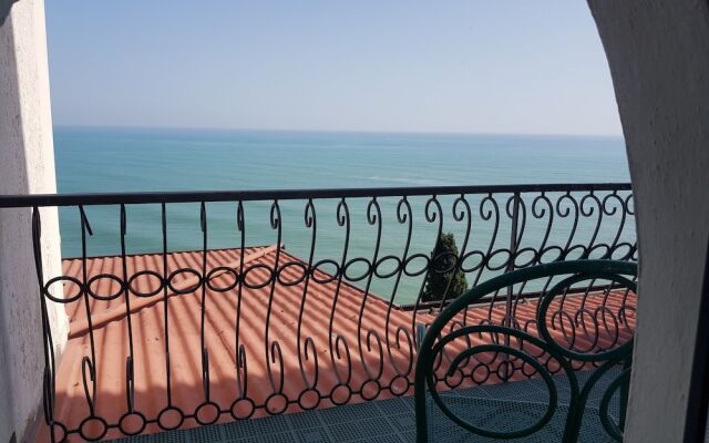 Luna Convento Resort