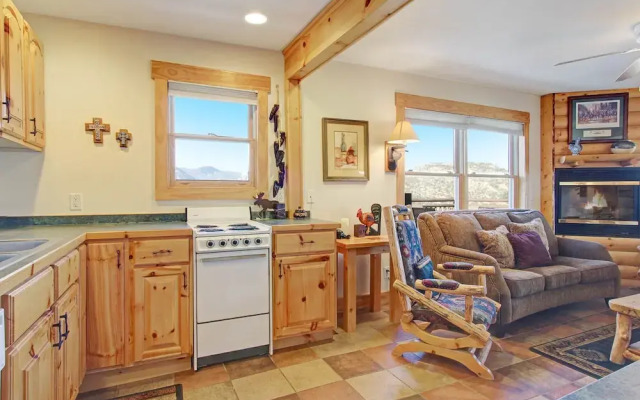 Ptarmigan Mountain 202 3 Bedroom Condo by RedAwning