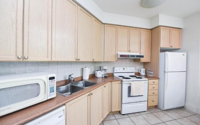 Amazing 2BR & 2BTH Near Square One Mall