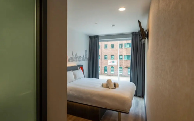 easyHotel Cardiff City Centre
