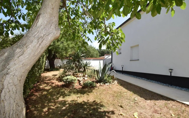 Holiday house with sea view and BBQ grill