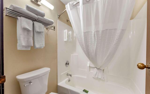 Clarion Pointe Racine - Mount Pleasant